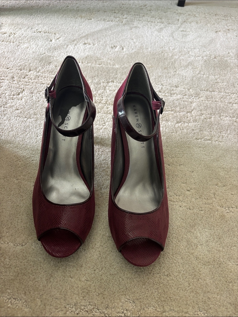 NWOT Karen Scott nada peep toe heels